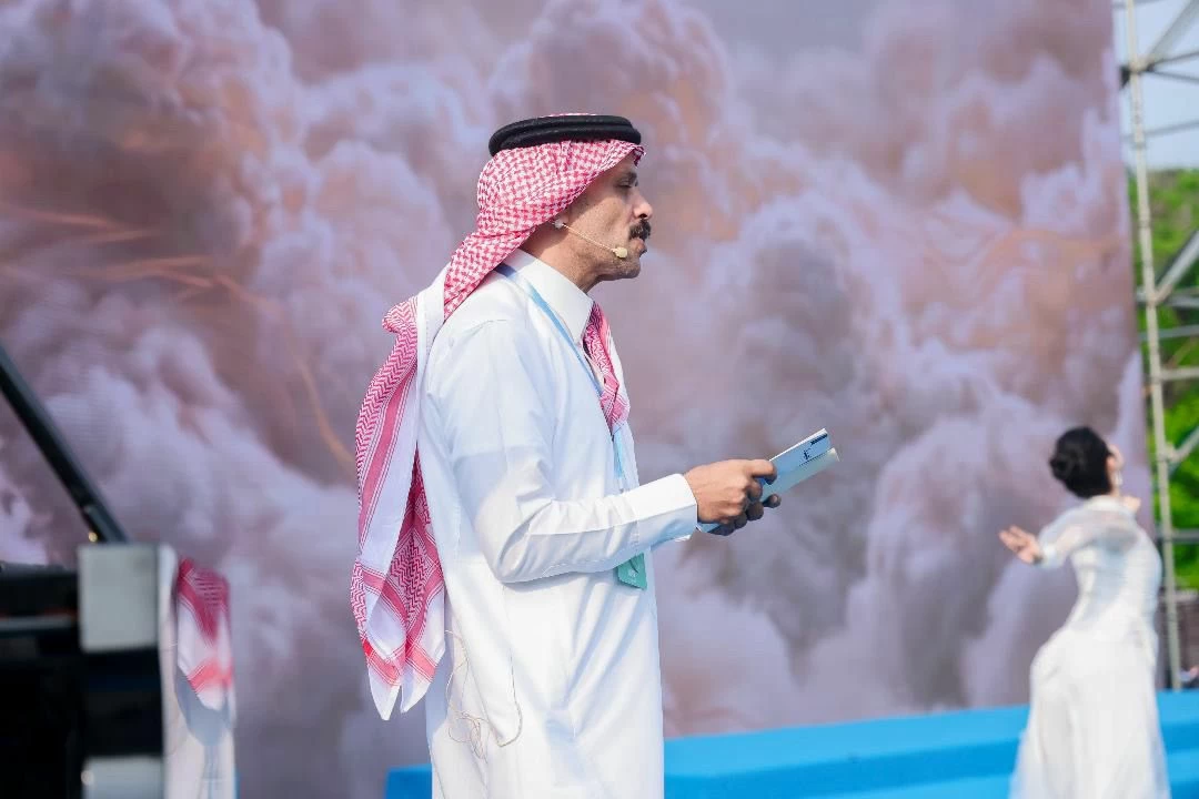 خلال مهرجان الشعر الدولي للشباب في بكين.. شاعر سعودي يتخذ سور الصين منبراً لقصائده