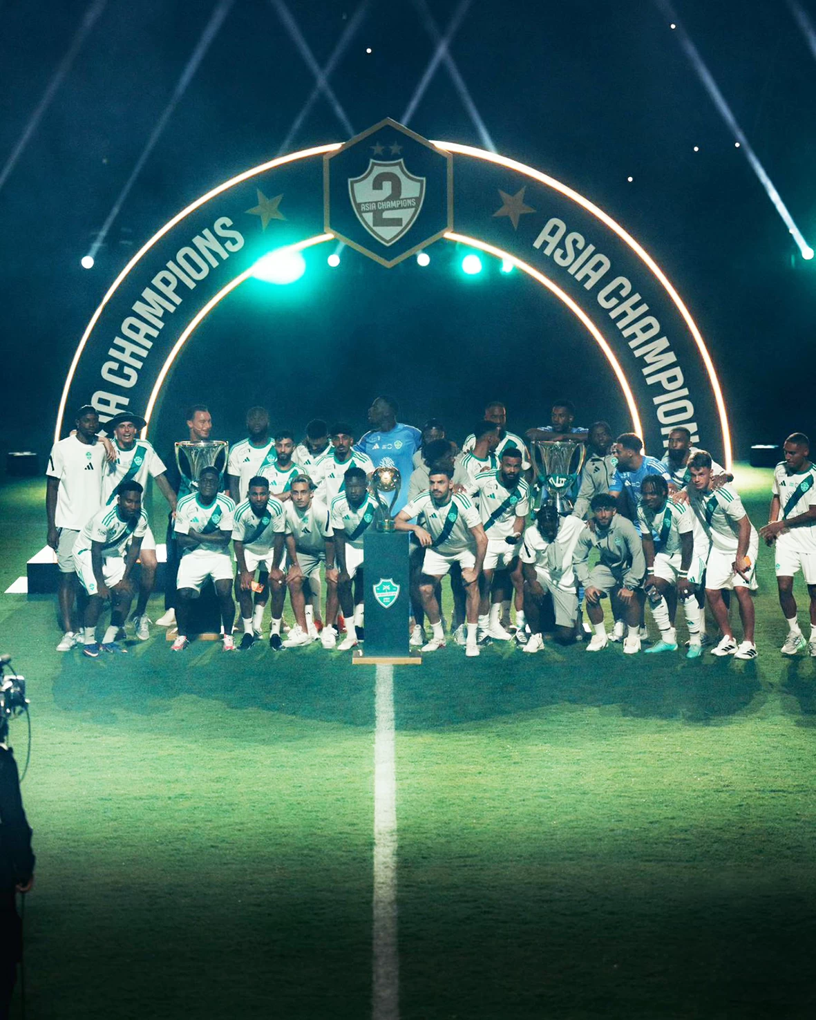 الأهلي يواجه أمواج الخليج