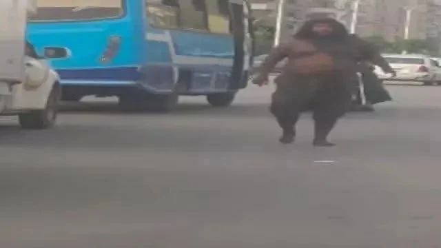 أثار ذعراً جماعياً.. كواليس مطاردة «رجل الغابة» في شوارع القاهرة