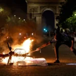 القبض على 416 شخصاً وإصابة 7 شرطيين.. «باريس» تحترق