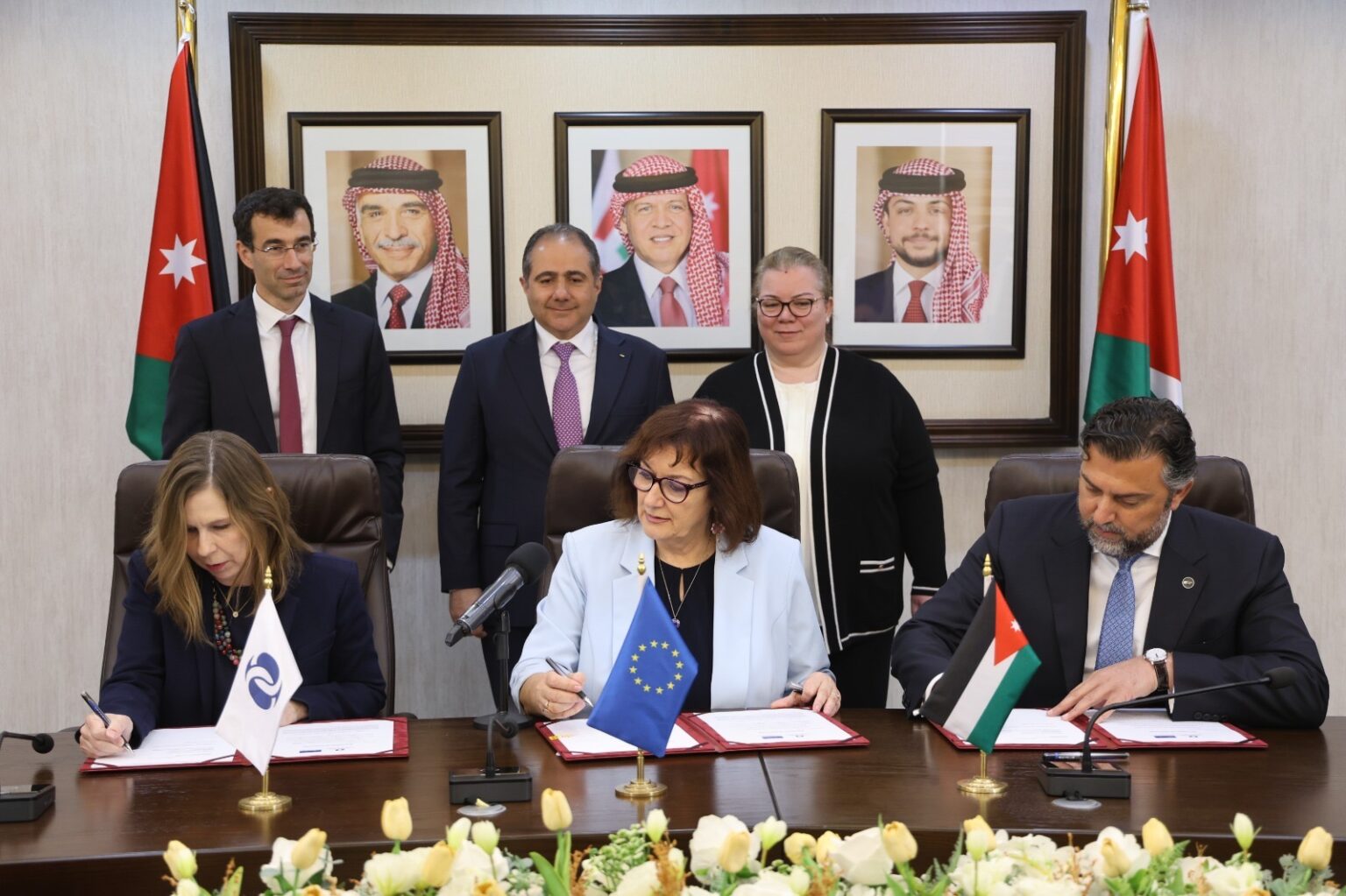 وزيرة التخطيط والتعاون الدولي تلتقي مفوضة الاتحاد الأوروبي لشؤون المتوسط وتوقع اتفاقيات منح بقيمة 135 مليون يورو