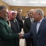 الملك يزور محافظة الزرقاء ويلتقي وجهاءها وممثليها