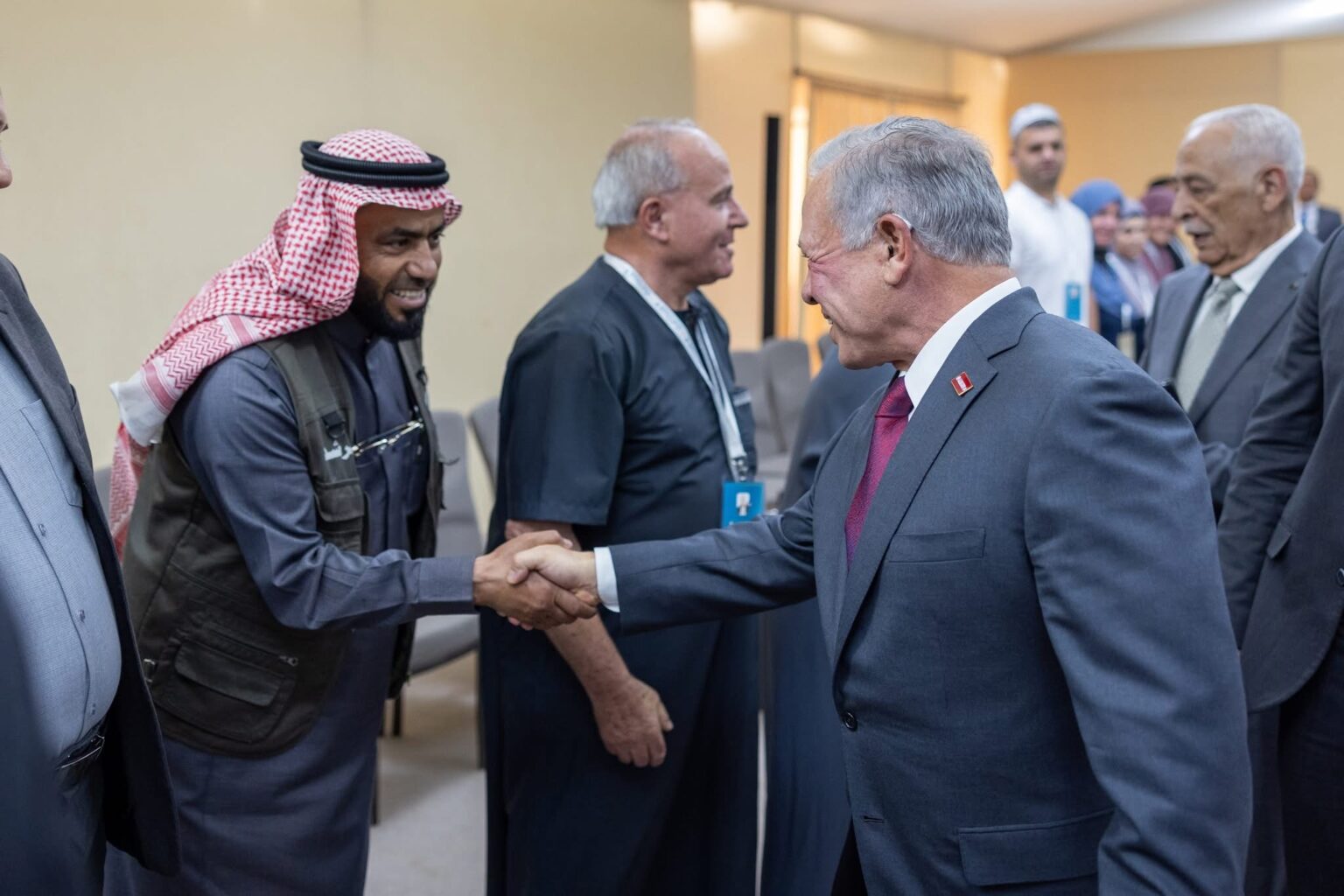 الملك يودع بعثة الحجاج المخصصة لأسر الشهداء من القوات المسلحة
