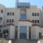 الأربعاء بدء صرف رواتب العاملين والمتقاعدين المدنيين والعسكريين
