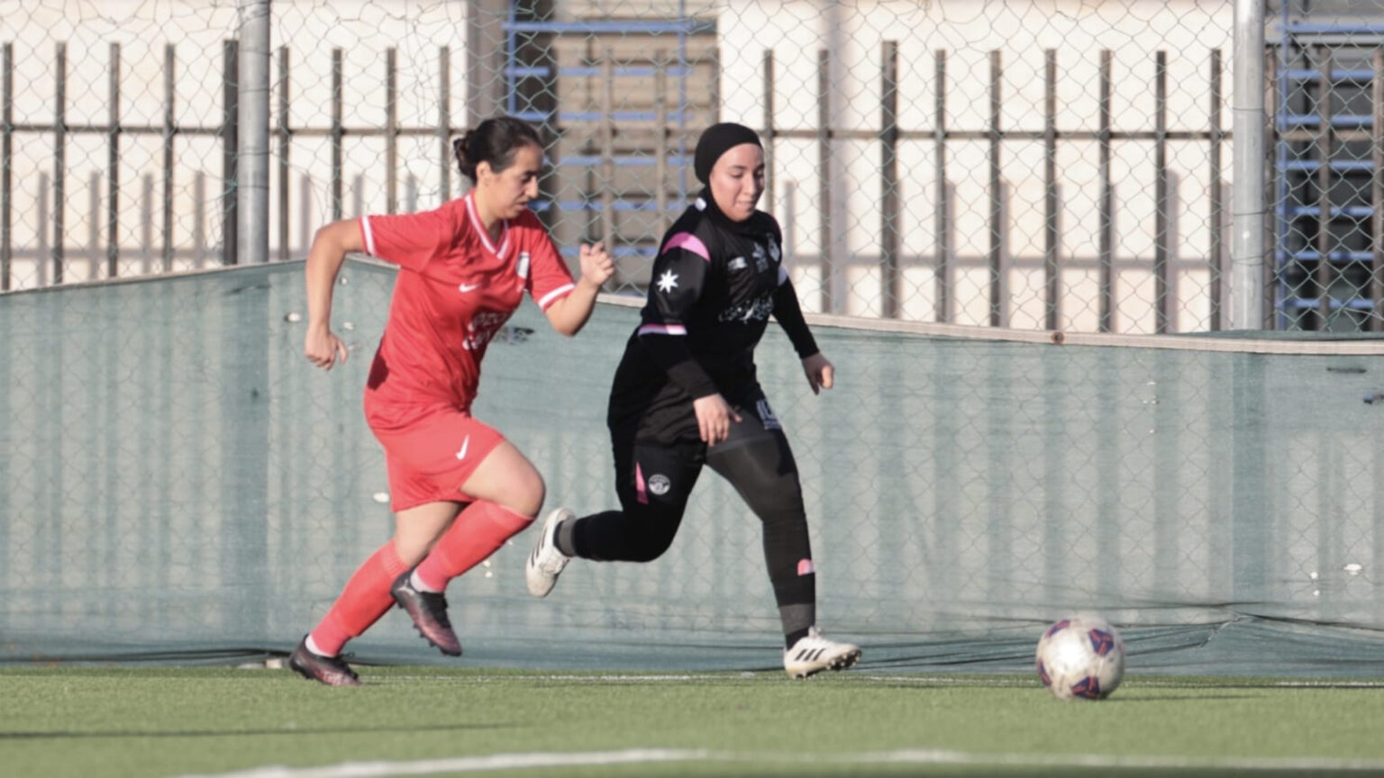 فريق الاتحاد بصدارة دوري الشابات لكرة القدم