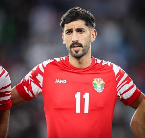 يزن النعيمات يطوي صفحة الإصابة ويوقع رسمياً لـ "شباب الأهلي دبي" الإماراتي