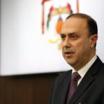 الحكومة تقر تعديلات جذرية على نظامي تراخيص المركبات واللوحات للتخفيف عن المواطنين