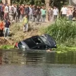 فيديو: مصرع أسرة بعد سقوط سيارة في «مجرى مائي» بمصر