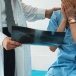 تقرير: نصف أطباء الأورام يفكرون في ترك المهنة