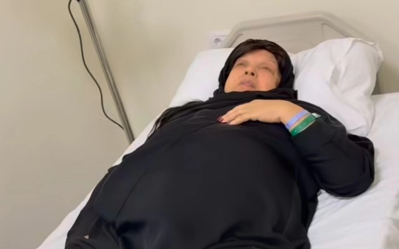 ابنة فيفي عبده لـ«عكاظ»: الأطباء أوصوا بجراحة عاجلة لوالدتي