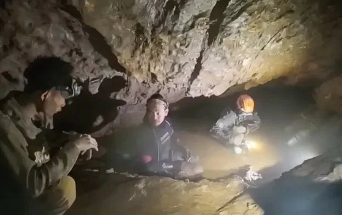 بعد 10 أيام حصار.. نجاح أكبر عملية إنقاذ لمحتجزين داخل كهف في لاوس