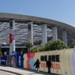 أزمة عمالية جديدة تهدد ملاعب كأس العالم