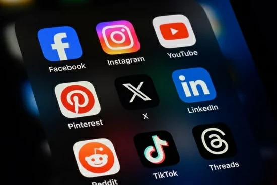 وداعاً لينكدإن.. الجيل زد يقتحم «تيك توك» بحثاً عن التوظيف!