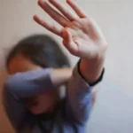 مداهمة منتصف الليل تنقذ طفلة عربية من وحش بشري