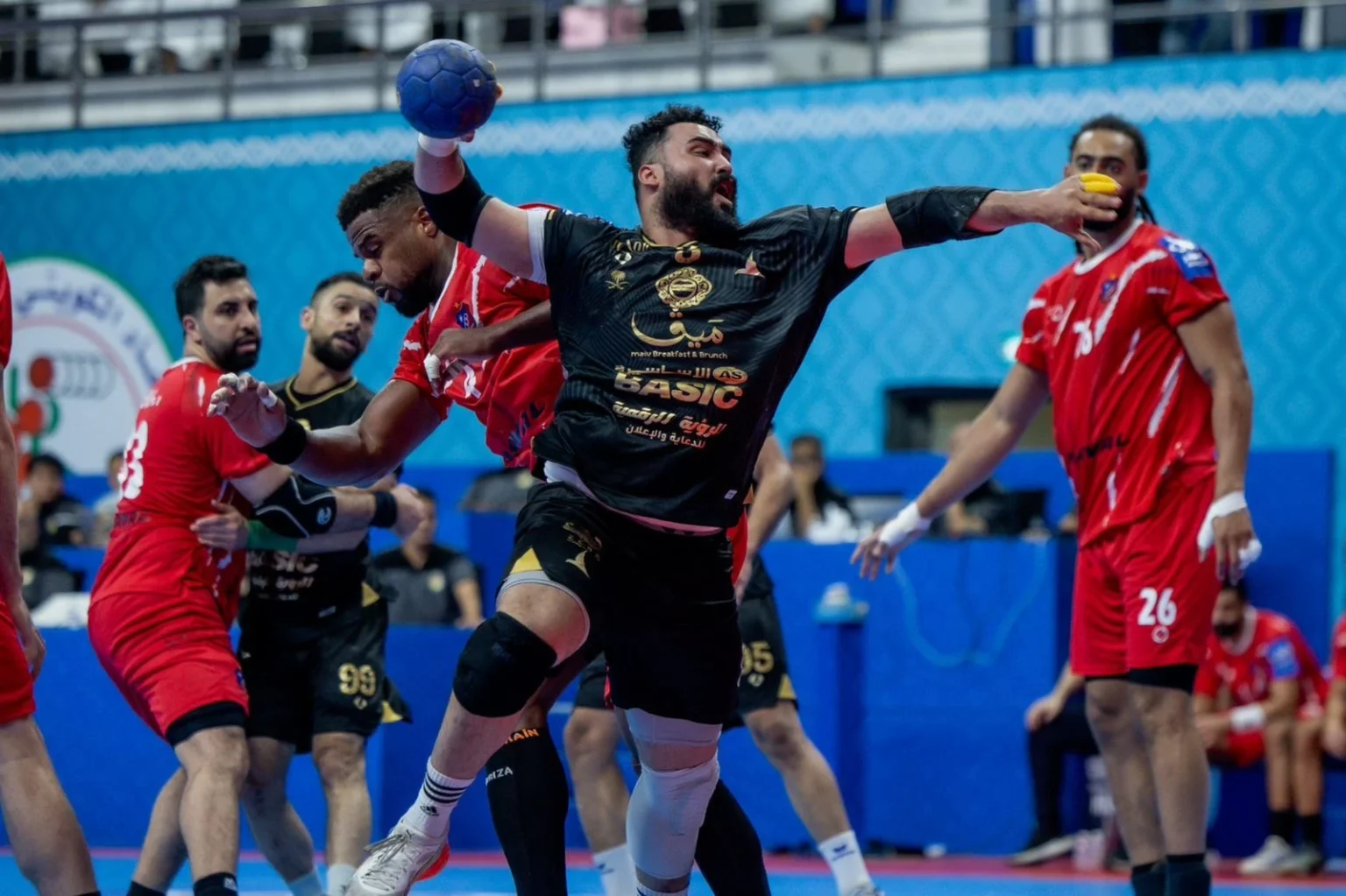 الخليج يعبر الكويت ويضرب موعداً مع برقان في نهائي آسيا لكرة اليد