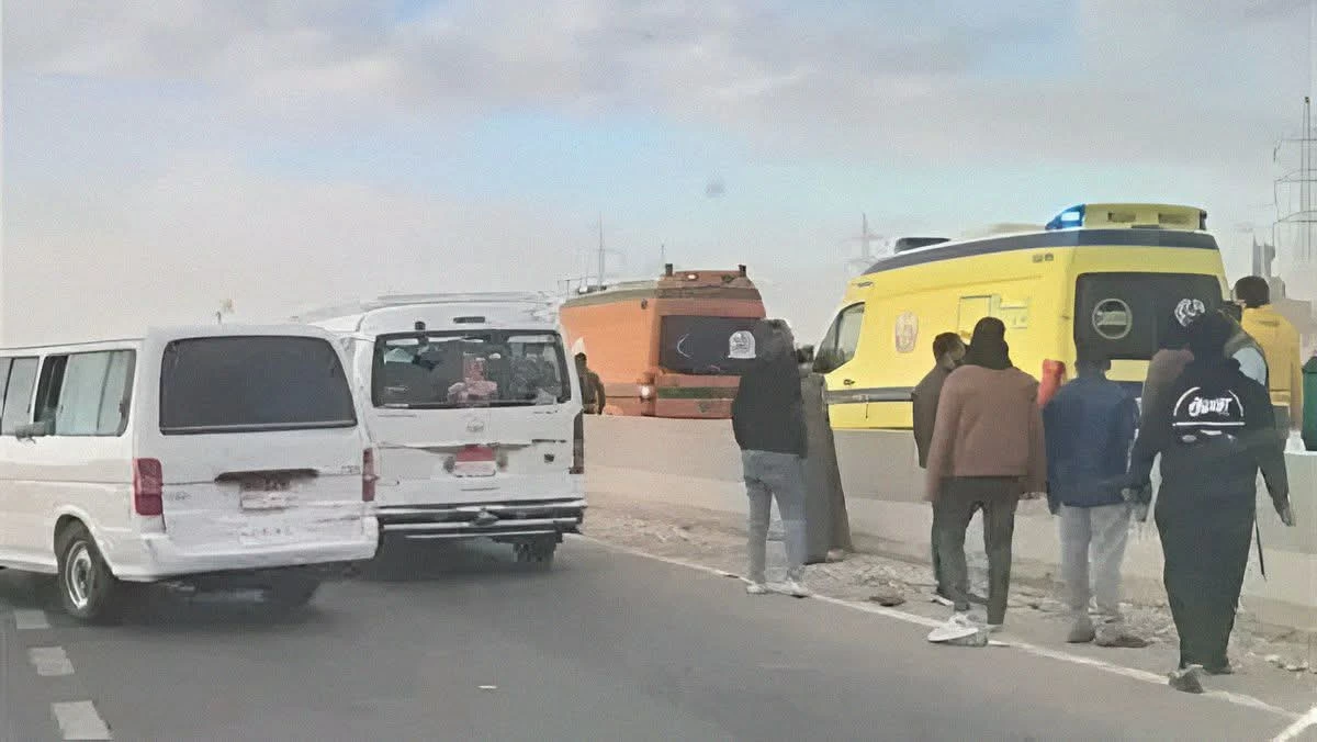 رحلة علاج تتحول إلى مأساة.. مصرع وإصابة 10 سيدات على الدائري الإقليمي بالمنوفية