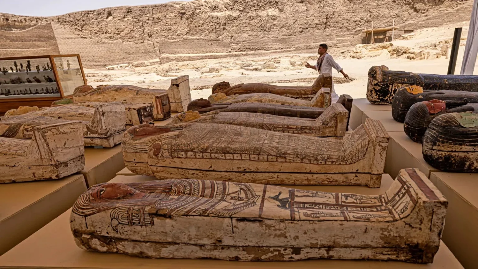 مفاجأة من باطن الأرض.. العثور على مقبرتين فريدتين في المنيا