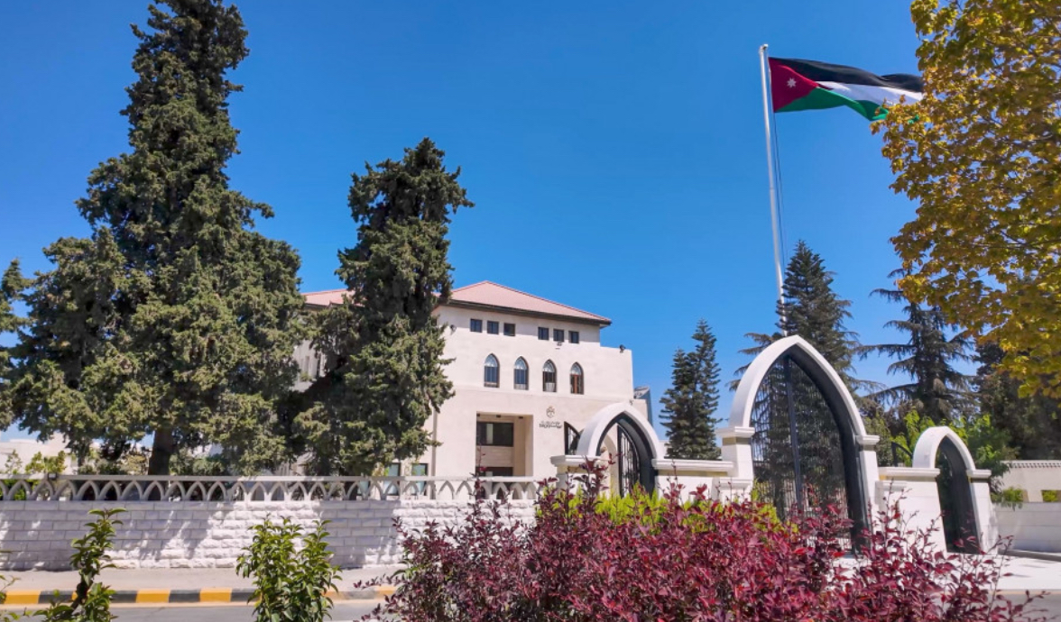 تمديد قرار إيقاف سفر الموظفين والوفود واللجان الرسمية لنهاية العام