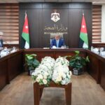 رئيس الوزراء يزور وزارة الصحَّة ويؤكد ضرورة الاستمرار في تحسين جودة الخدمات الصحية المقدمة للمواطنين