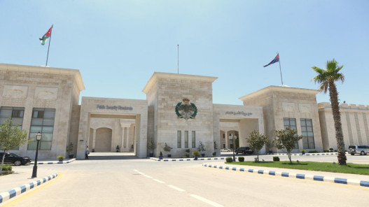 إحالة 9 عمداء و16 عقيدا من ضباط الأمن العام إلى التقاعد