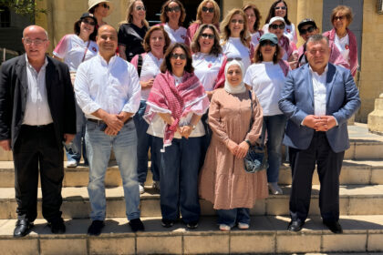 مبادرة "تراثنا ذهبنا" ترافق وفداً نسائياً للتعريف بالمعالم التاريخية والثقافية في السلط