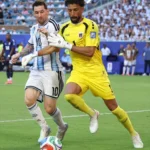 بين العناق والقميص.. ميسي وفوزينيا
