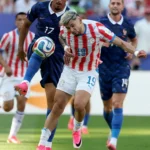 فرنسا تعبر باراغواي وتواجه المغرب في ربع نهائي المونديال