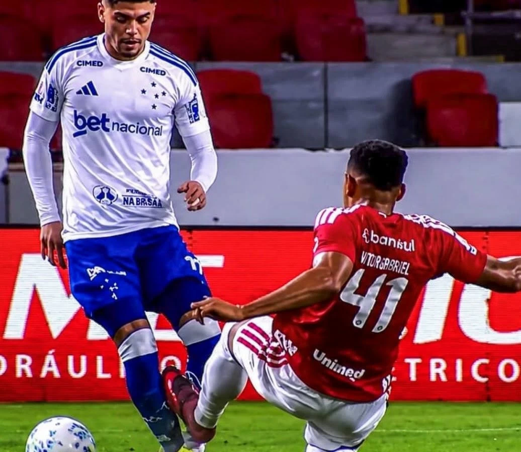 عقوبة غير مسبوقة في البرازيل.. إيقاف لاعب حتى تعافي منافسه