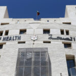 إنهاء عقد شركة نظافة مرتبطة بنجل وزير العمل مع وزارة الصحة