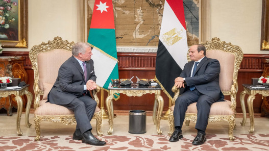 الملك والسيسي يؤكدان أهمية تكثيف الجهود لاستعادة التهدئة الشاملة في الإقليم