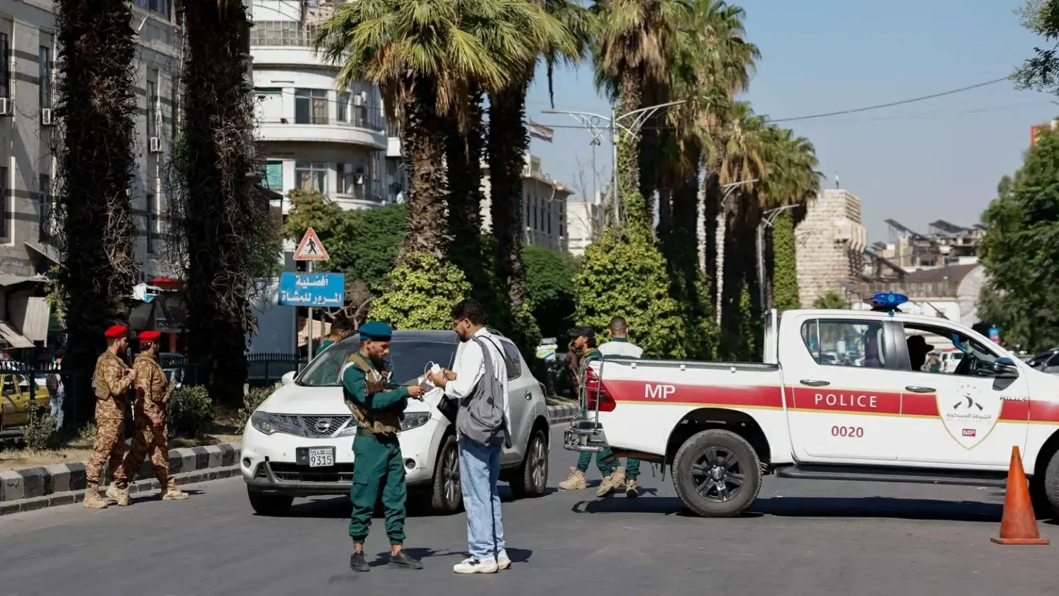 استولوا على أسطول سيارات.. الأمن السوري يطيح بعصابة «مرافق الوزير»