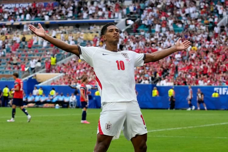 نجوم كأس العالم «خارج السوق»