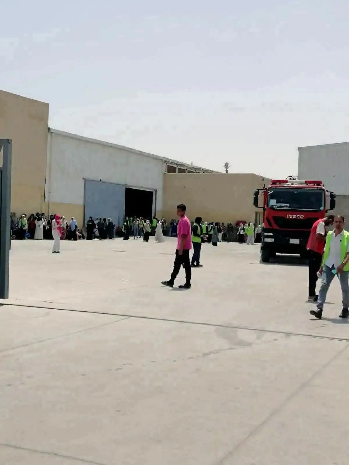 اختناق 38 عاملاً في حريق التهم مصنع ملابس «العاشر» بمصر
