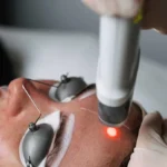 هل يمكن الجمع بين أكثر من إجراء تجميلي في جلسة واحدة؟
