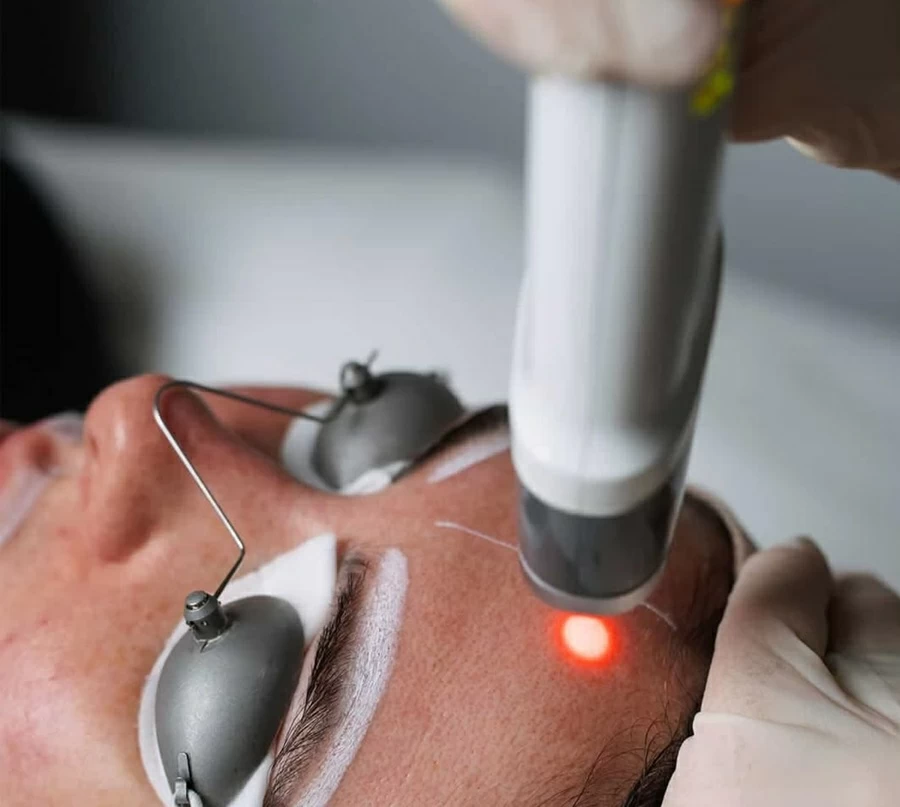 هل يمكن الجمع بين أكثر من إجراء تجميلي في جلسة واحدة؟