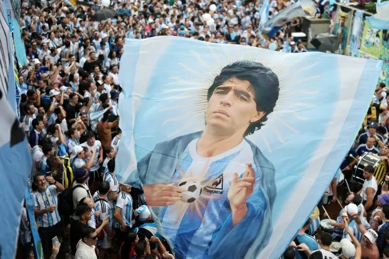 «انتهى الأمر يا تافيتا».. «مدلك مارادونا» يكشف كواليس احتضار أسطورة الأرجنتين