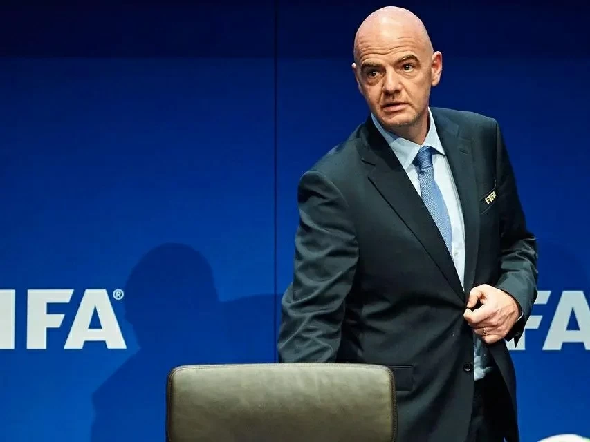 تعويضات سرية وعلاقة مزعومة.. اتهامات تهز عرش إنفانتينو