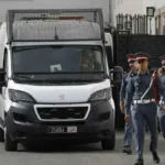 «أصفاد» و«مسدس بلاستيكي» بحوزته.. توقيف مشتبه به انتحل صفات أمنية للنصب على ضحاياه
