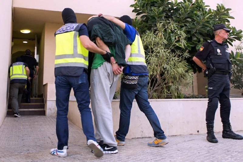 57 موقوفاً.. كيف أسقطت إسبانيا أقوى عصابة عربية أوروبية؟