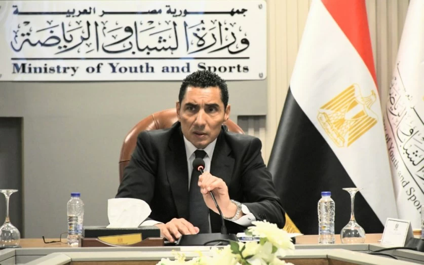 وزارة الرياضة المصرية تسحب «التراخيص» من الاتحادات