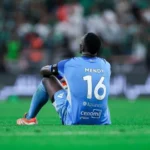 مصادر «عكاظ»: القائد خط أحمر.. ميندي مستمر مع الأهلي حتى 2028