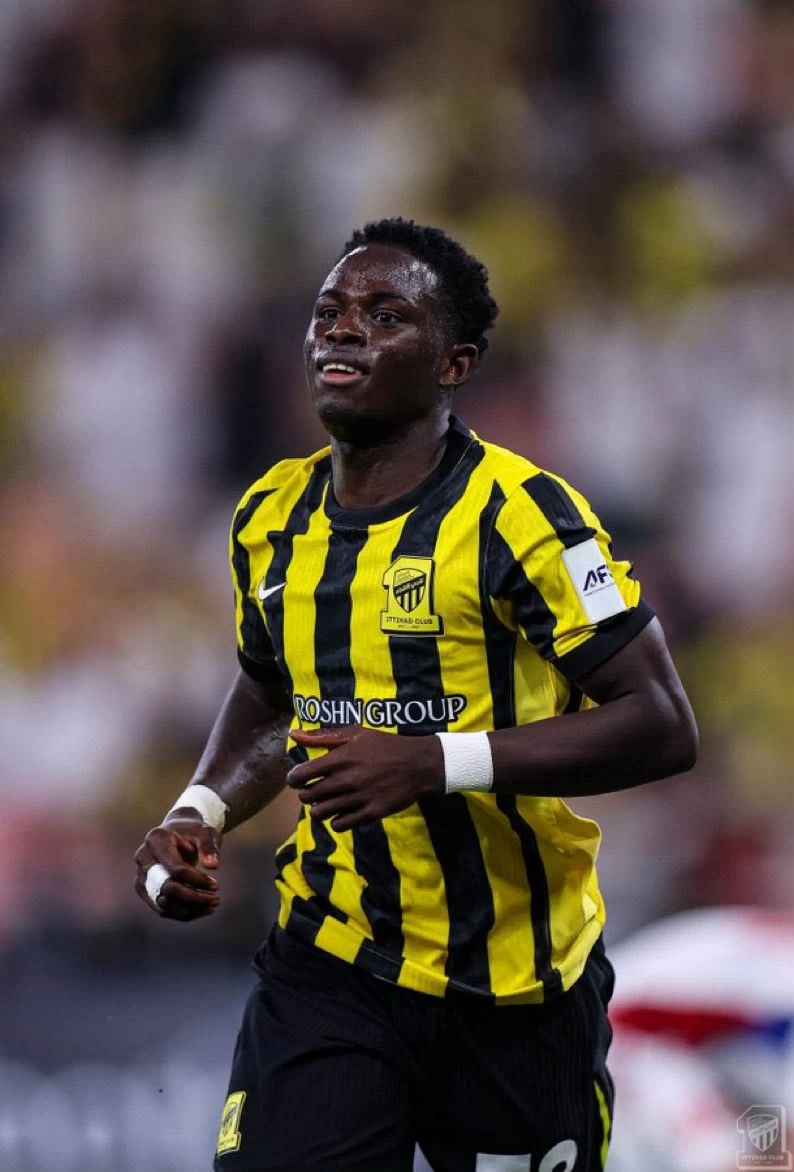 الرباط الصليبي يوقف انطلاقة روجر مع الاتحاد