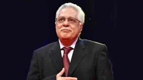 من خشبة المسرح إلى الكرسي المتحرك.. فنان مصري يعتزل التمثيل نهائيًا