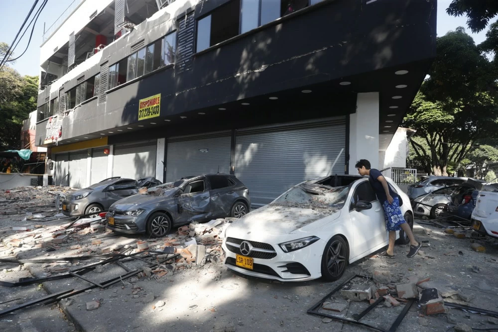 عشرات المدنيين تحت الأنقاض.. بقوة 7.4 درجة زلزال مدمر يهز كولومبيا والإكوادور