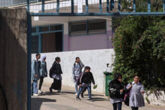 هآرتس: إسرائيل ستفرض منهجها التعليمي على 45 ألف طالب فلسطيني بالقدس الشرقية​ 