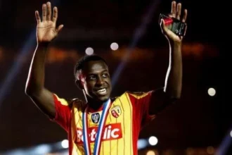 بعد 6 مباريات.. لانس يطيح بمدرب سعود عبدالحميد
