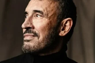 سأل عنها فور وصوله.. من هي السيدة الثمانينية التي هزت مشاعر كاظم الساهر؟
