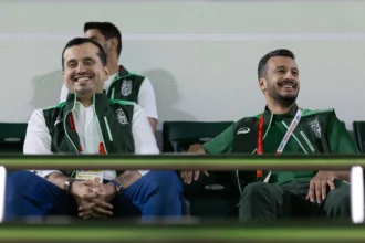 العميري والعمري يحملان علم المملكة في افتتاح آسياد ناغويا