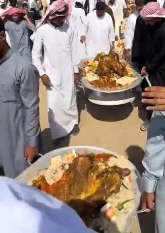 «1400 ذبيحة و200 قعود وعشرات الغزلان».. وليمة زفاف تشعل الإنترنت