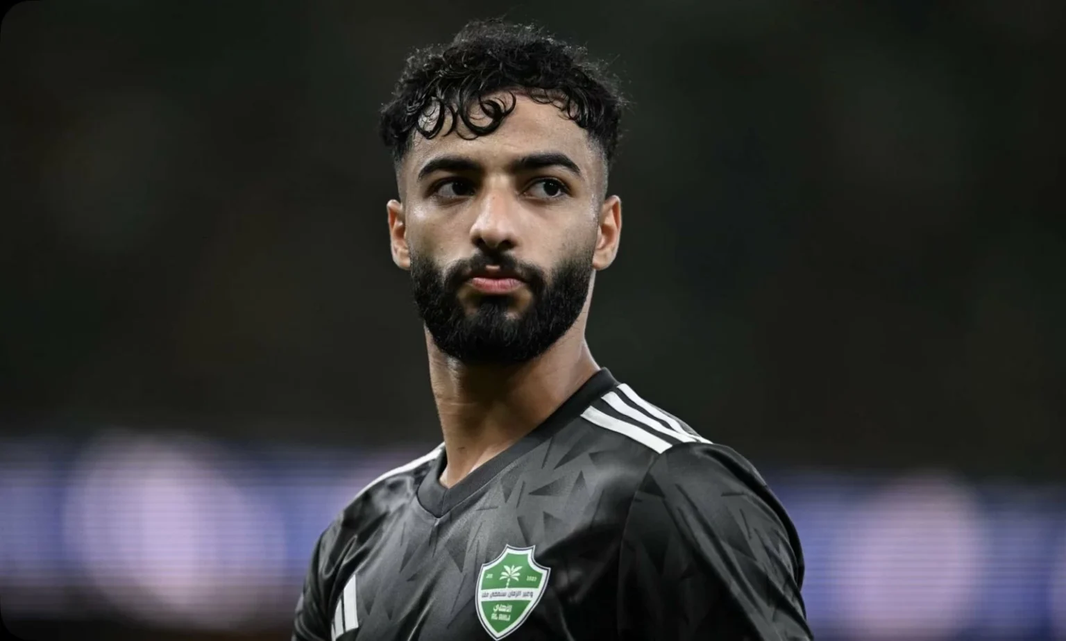 أبو الشامات يخلع قميص الأهلي بسبب المدرب